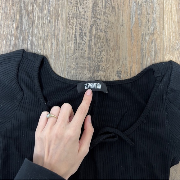 💔sold 💔Reformation black puff sleeve top size small - Picture 2 of 3